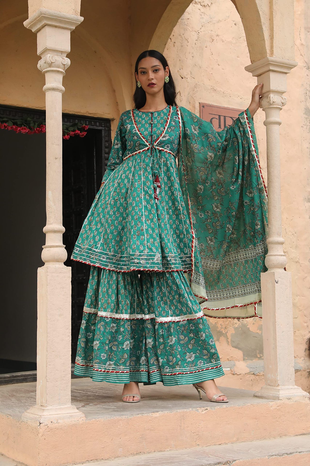 ishin Women Salwarsuitset