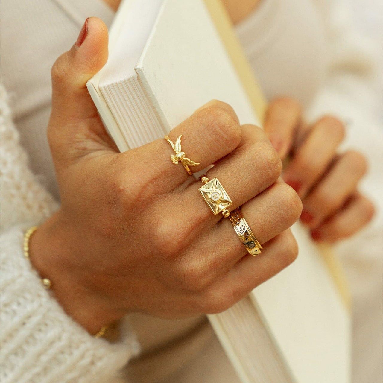 Pura Vida Hogwarts™ Letter Flip Ring