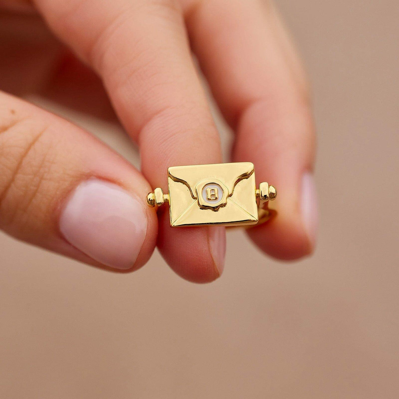 Pura Vida Hogwarts™ Letter Flip Ring