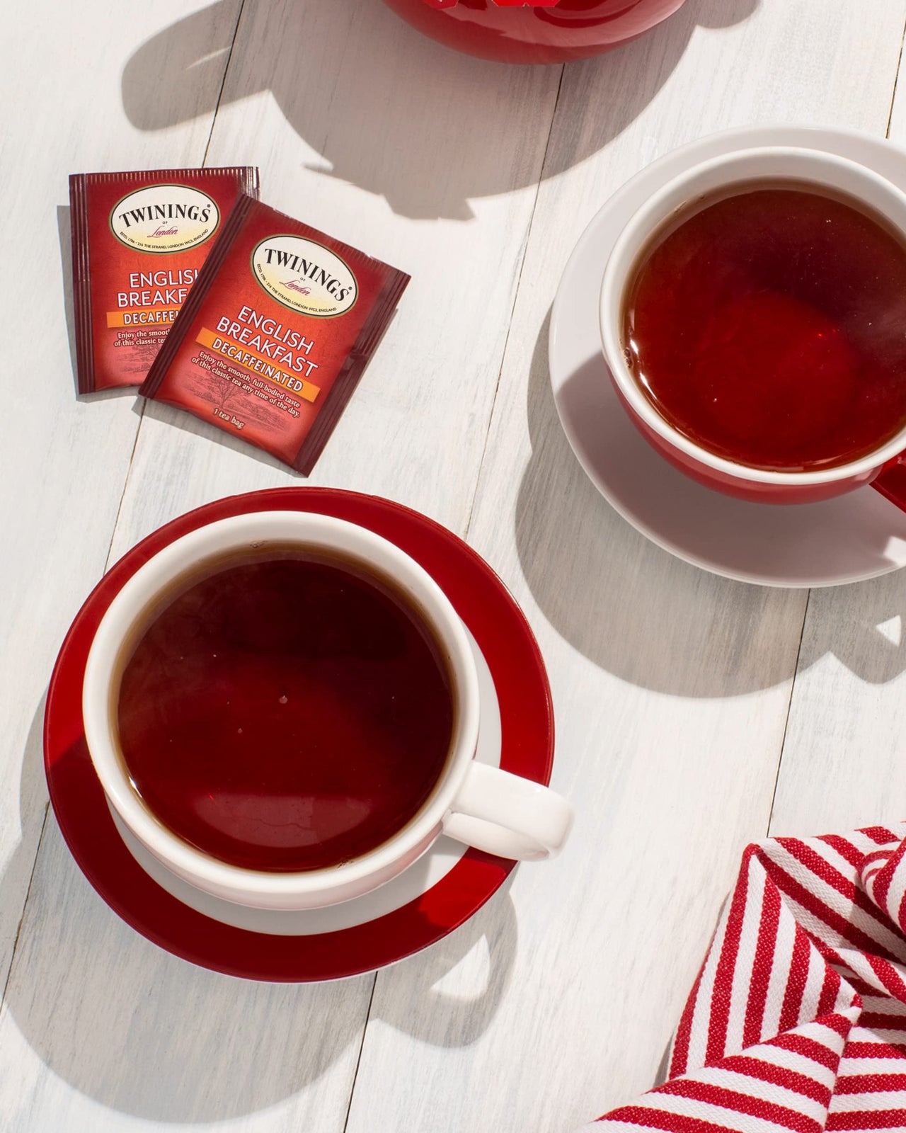 Twinings Decaffeinated English Breakfast Black Tea, 100 Individually Wrapped Tea Bags, Smooth, Flavourful Black Tea