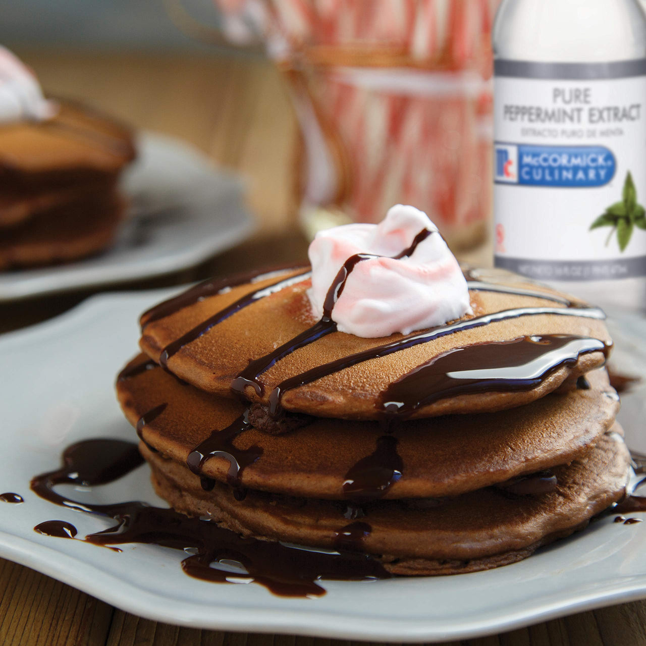 McCormick Culinary Pure Peppermint Extract, 16 fl oz - One 16 Fluid Ounce Bottle of Peppermint Extract, Made from Real Peppermint Leaves to Add Flavor to Milkshakes, Coffees, Cocktails and More