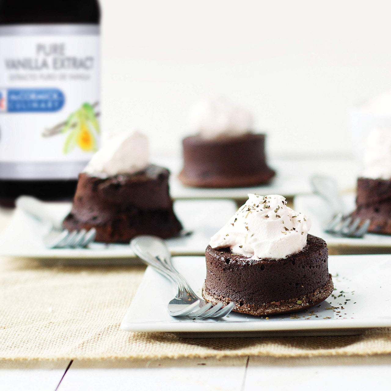 McCormick Culinary Pure Vanilla Extract, 16 fl oz - One 16 Fluid Ounce Vanilla Extract Flavor for Baking Cakes, Cookies, Custards, Icing, Drinks and More